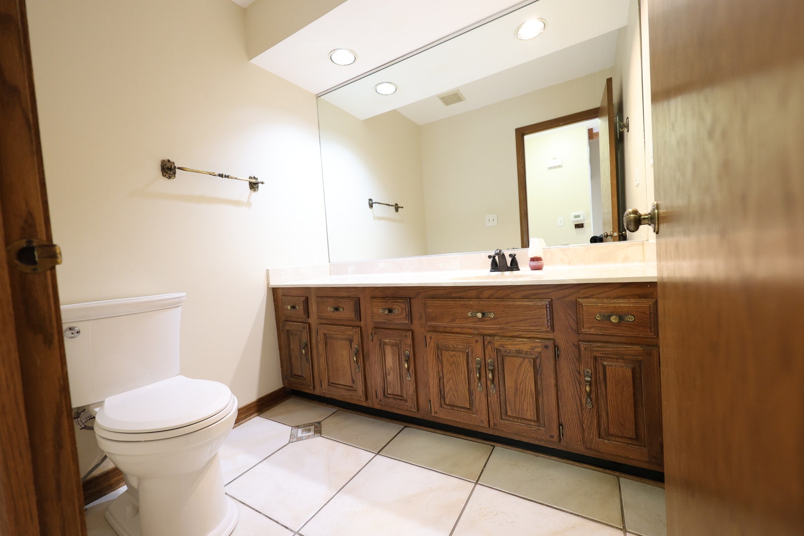 8315 Helen Court, Downers Grove, IL 60516 8315 Helen Court, Downers Grove, IL 60516