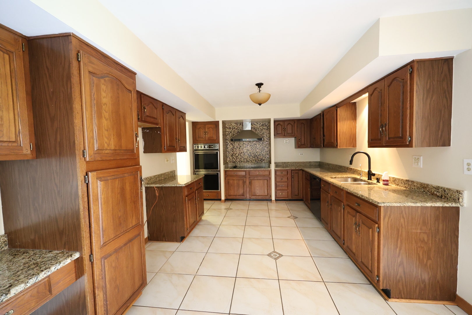 8315 Helen Court, Downers Grove, IL 60516 8315 Helen Court, Downers Grove, IL 60516