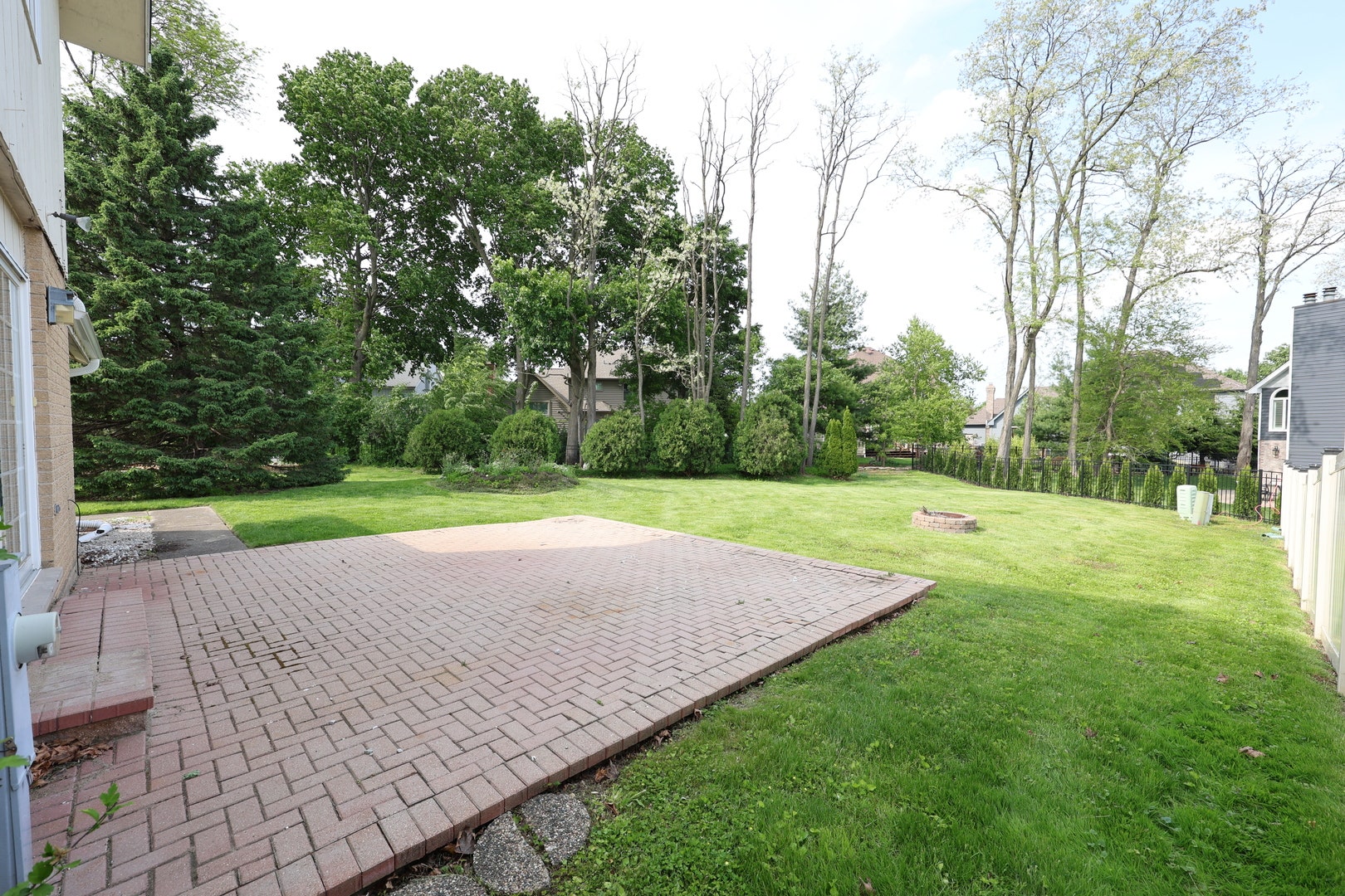 8315 Helen Court, Downers Grove, IL 60516 8315 Helen Court, Downers Grove, IL 60516