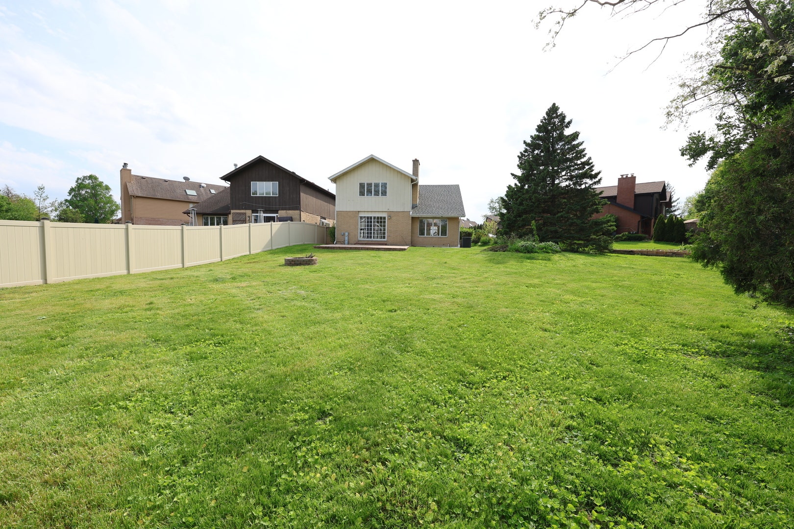 8315 Helen Court, Downers Grove, IL 60516 8315 Helen Court, Downers Grove, IL 60516