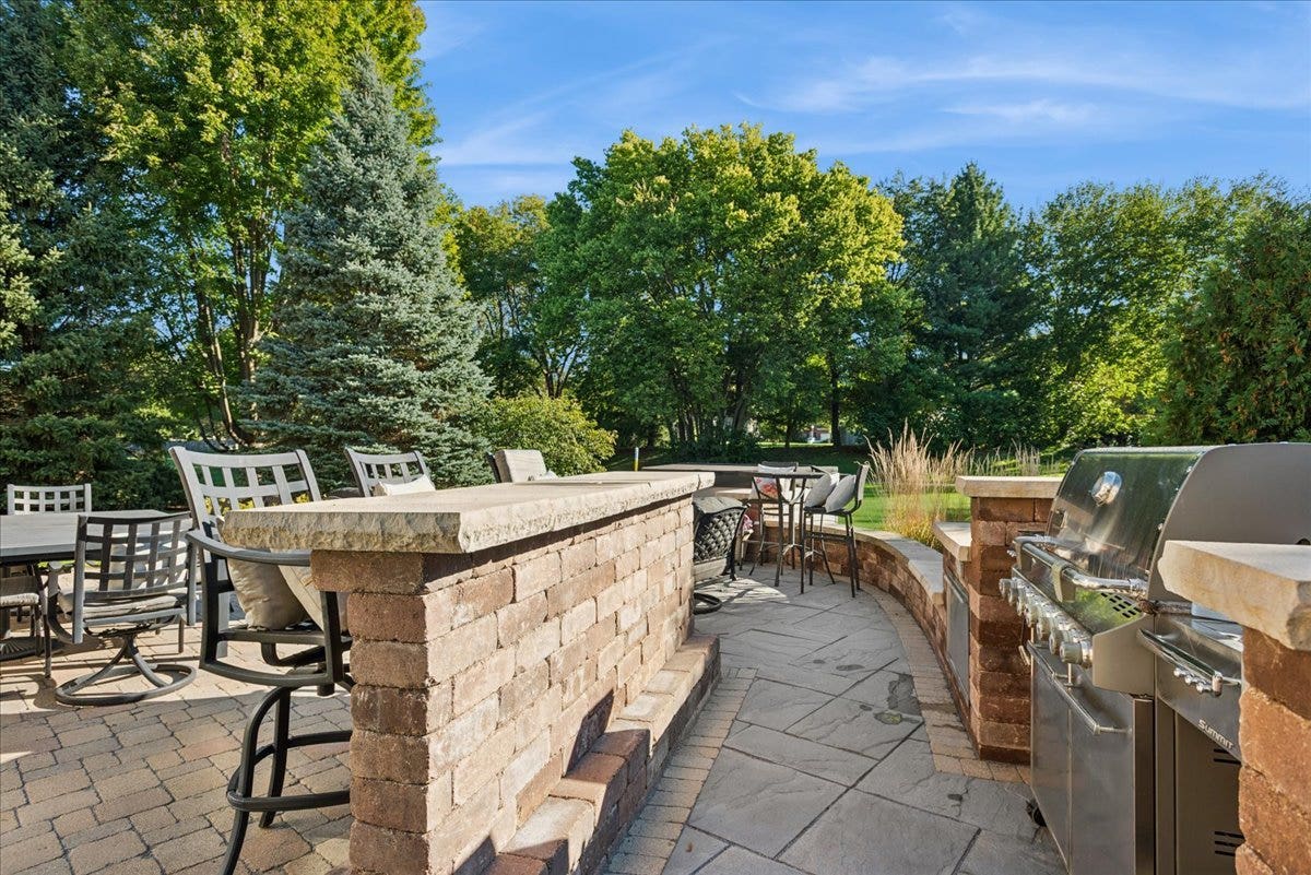 965 Sunflower Drive, Geneva, IL 60134