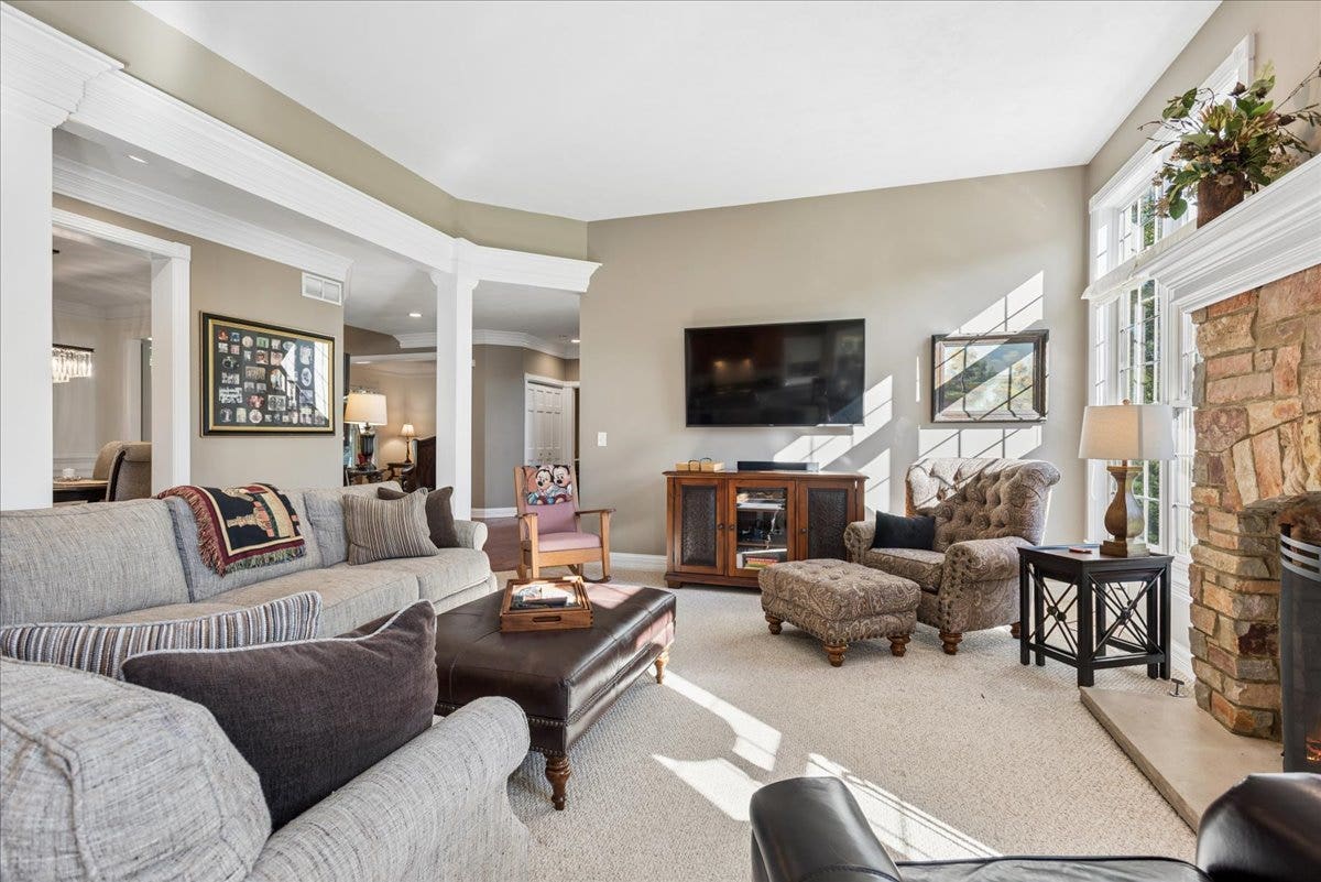 965 Sunflower Drive, Geneva, IL 60134