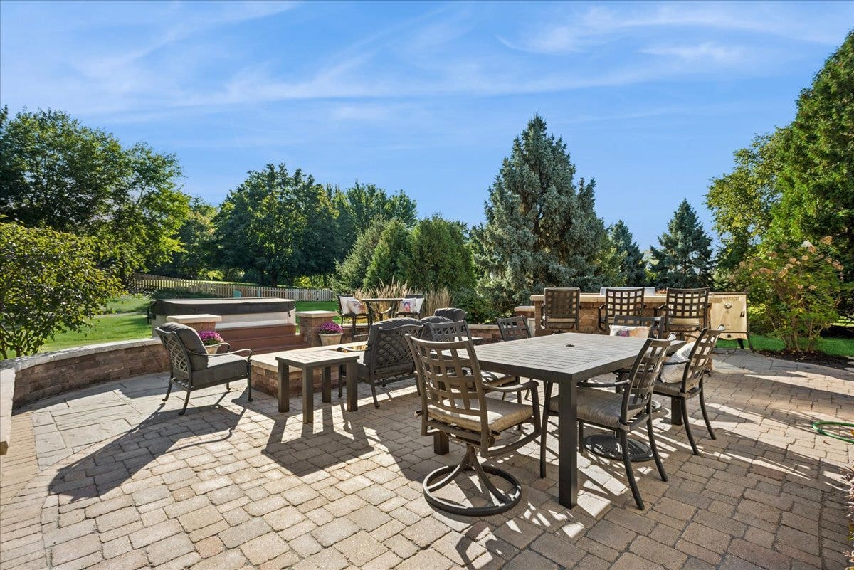 965 Sunflower Drive, Geneva, IL 60134