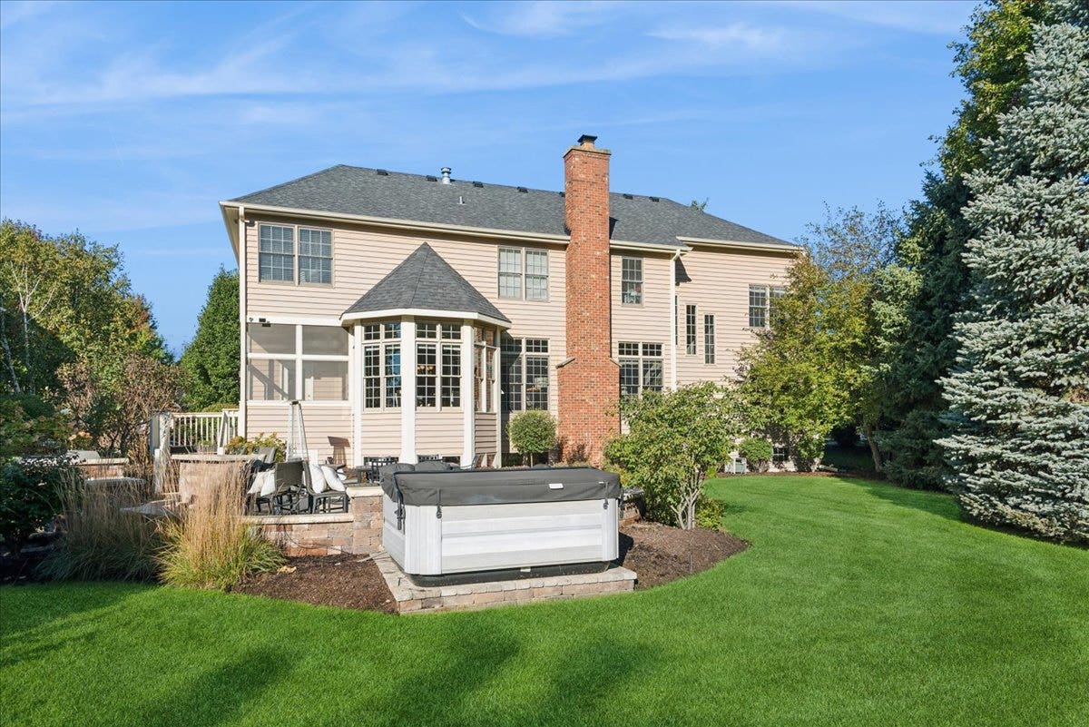 965 Sunflower Drive, Geneva, IL 60134