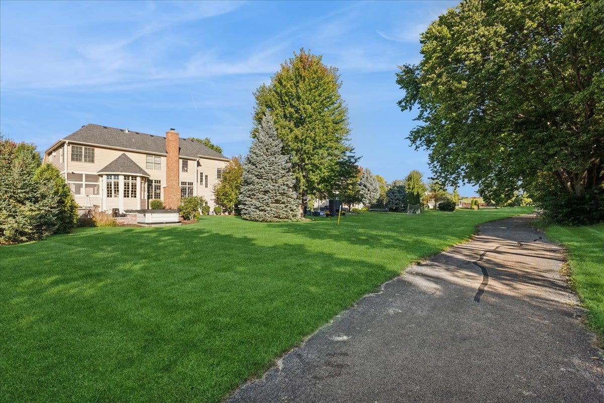 965 Sunflower Drive, Geneva, IL 60134