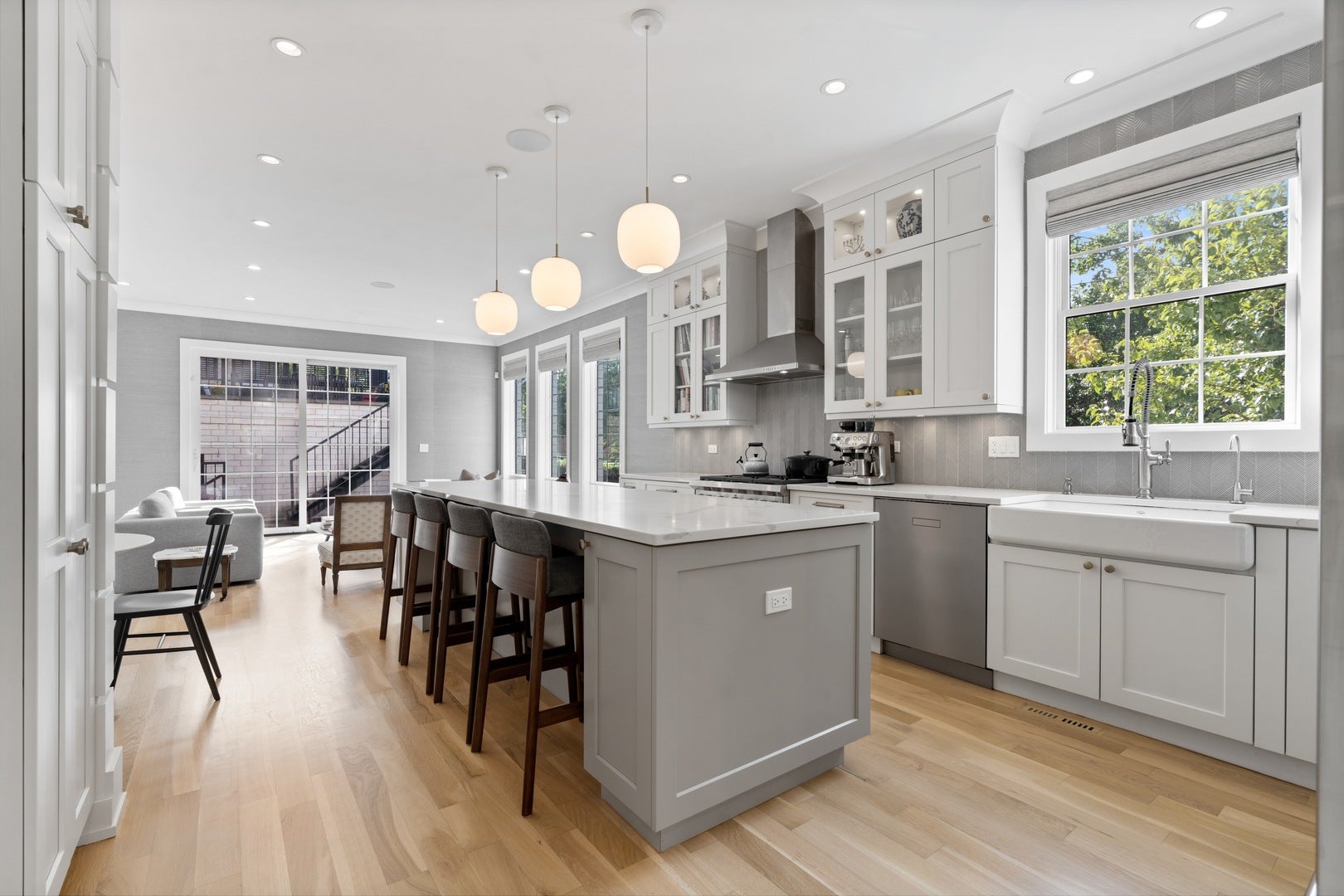 2057 N Oakley Avenue, Chicago, IL 60647 2057 N Oakley Avenue, Chicago, IL 60647