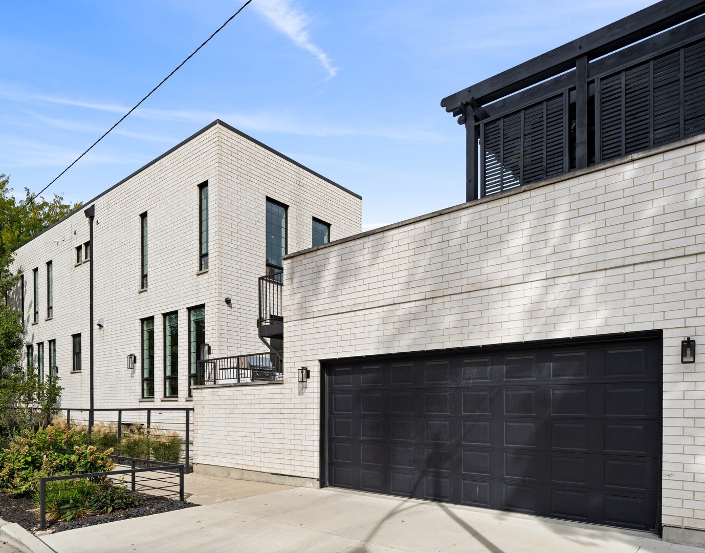 2057 N Oakley Avenue, Chicago, IL 60647 2057 N Oakley Avenue, Chicago, IL 60647