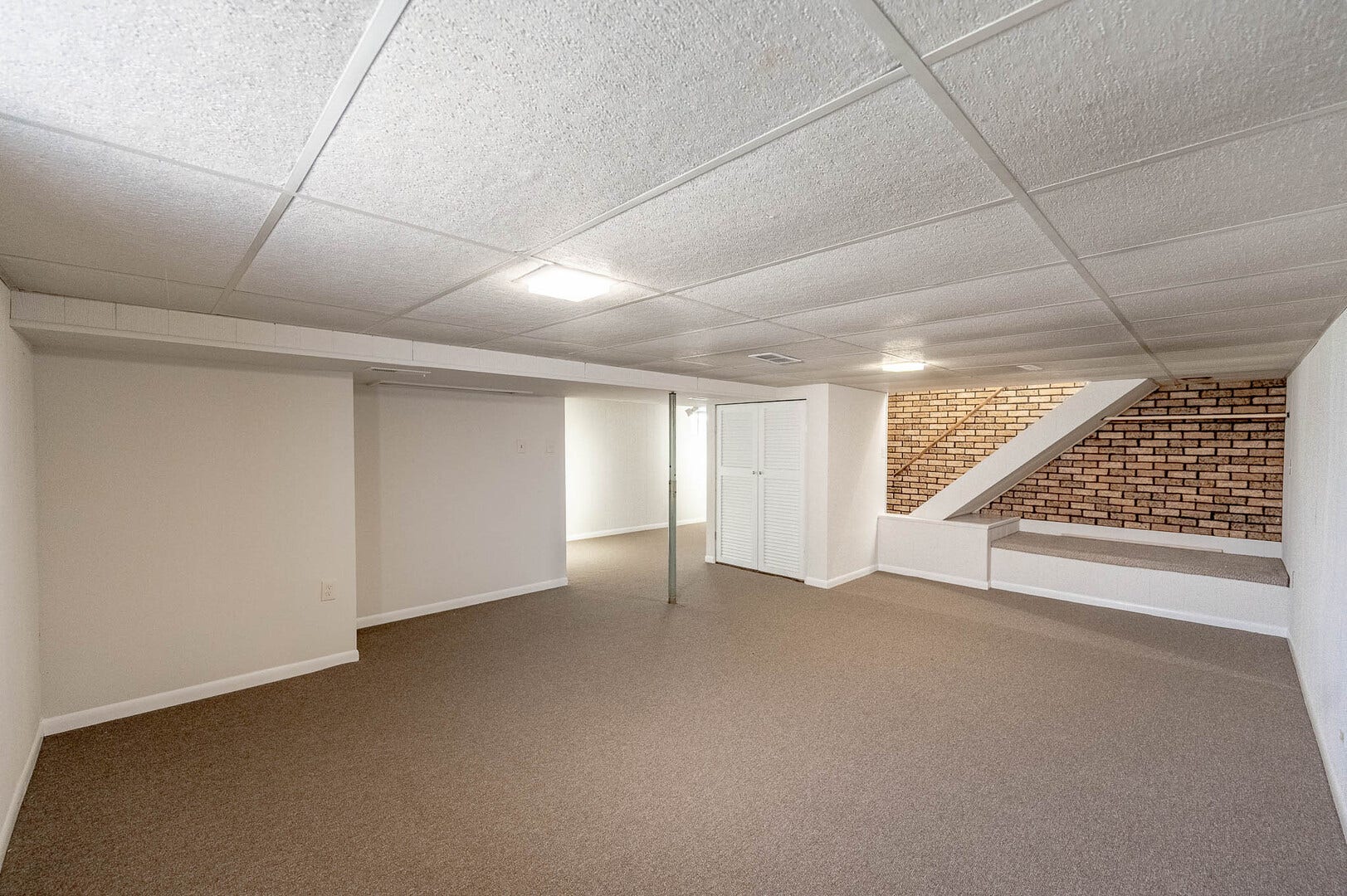 160 S Melrose Avenue, Elgin, IL 60123 160 S Melrose Avenue, Elgin, IL 60123