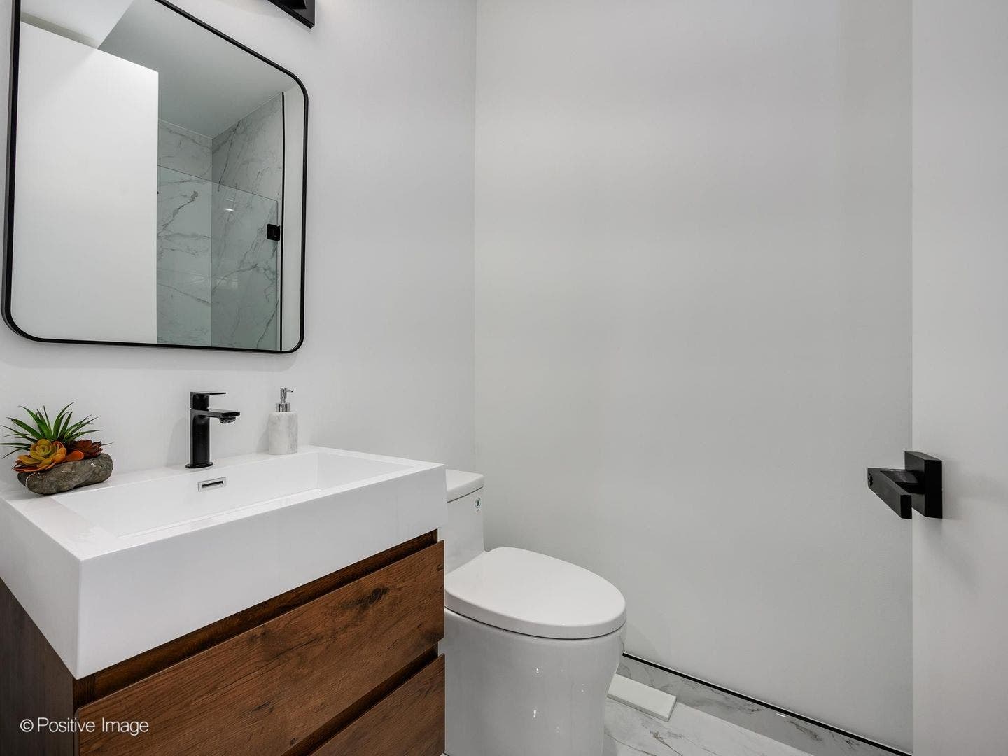 2847 N Damen Avenue, #1, Chicago, IL 60618