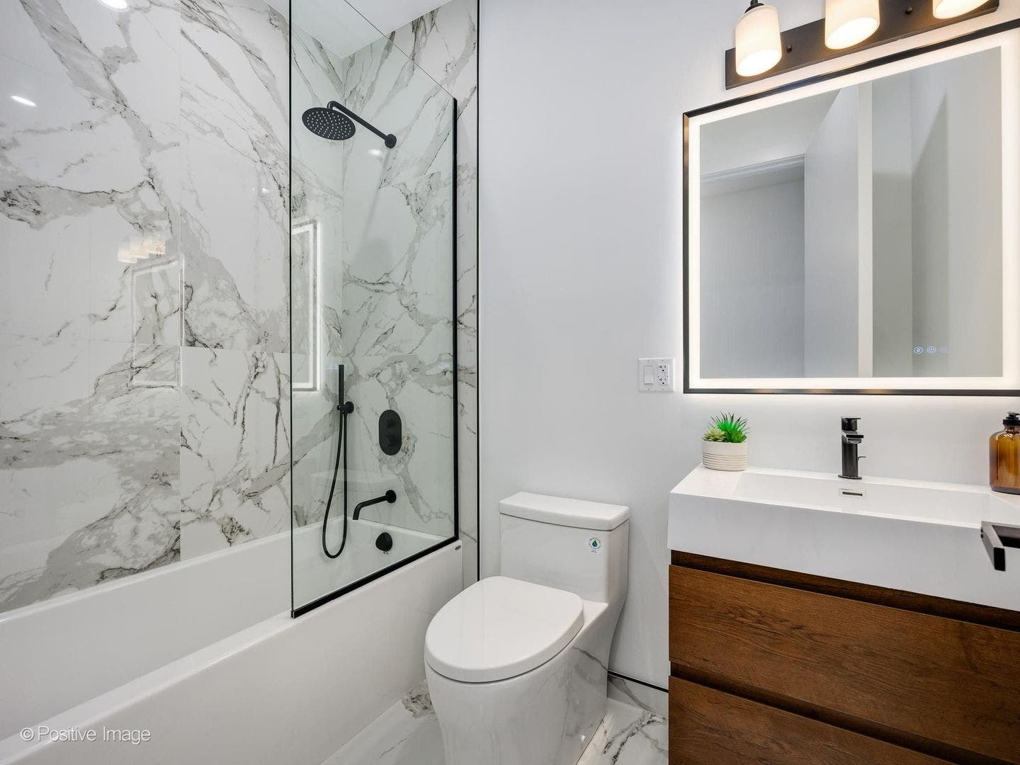 2847 N Damen Avenue, #1, Chicago, IL 60618