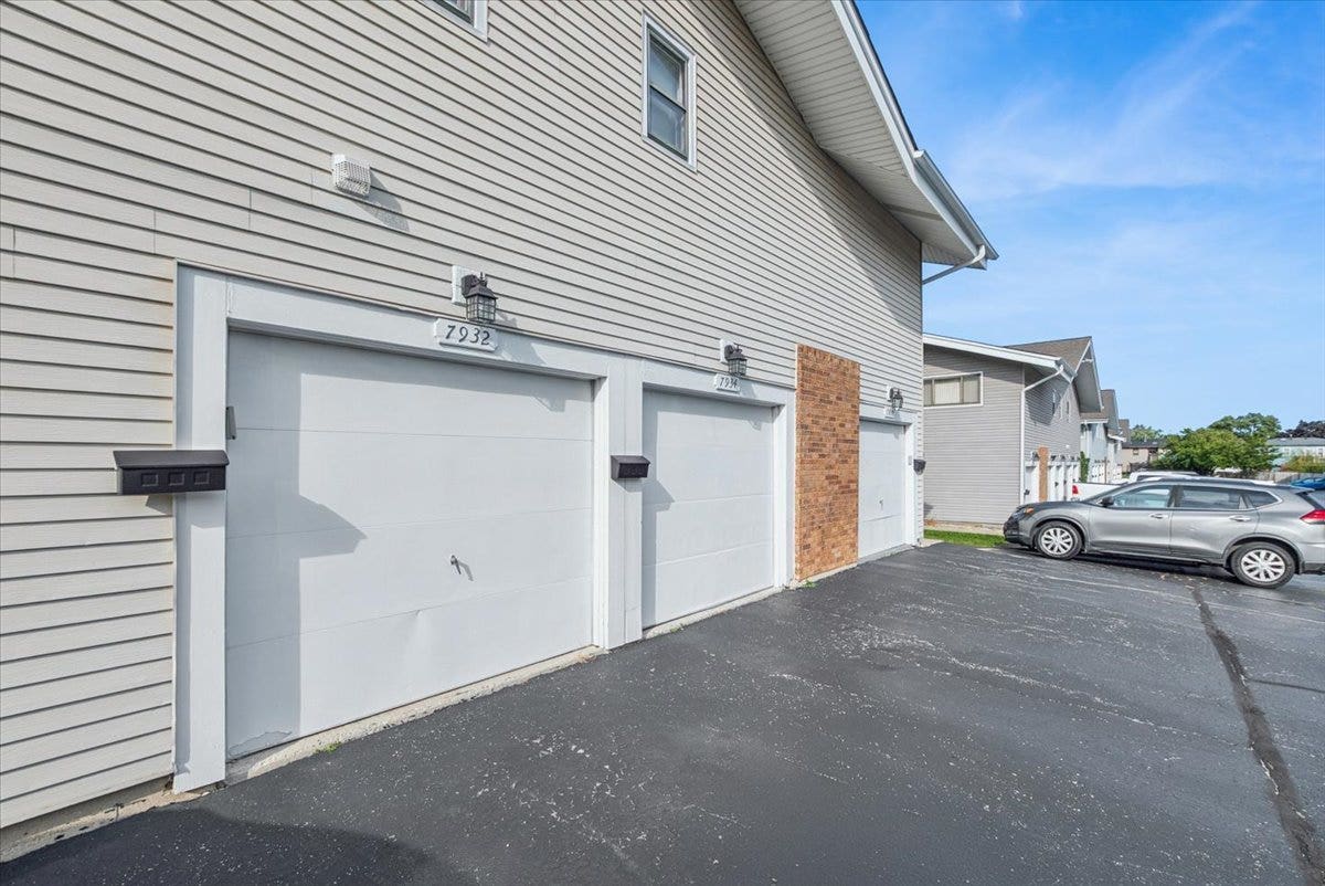 7932 164th Court, #251, Tinley Park, IL 60477