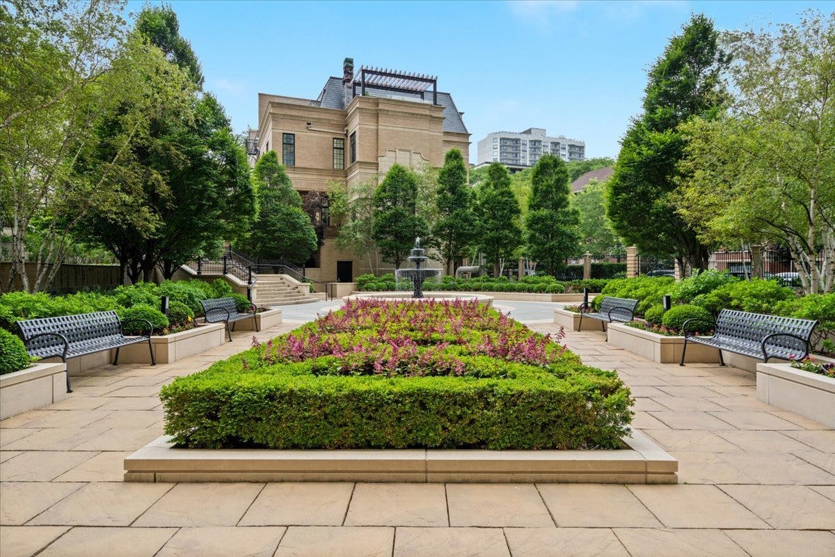 451 W Deming Place, Chicago, IL 60614