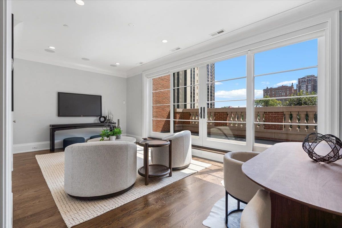 451 W Deming Place, Chicago, IL 60614