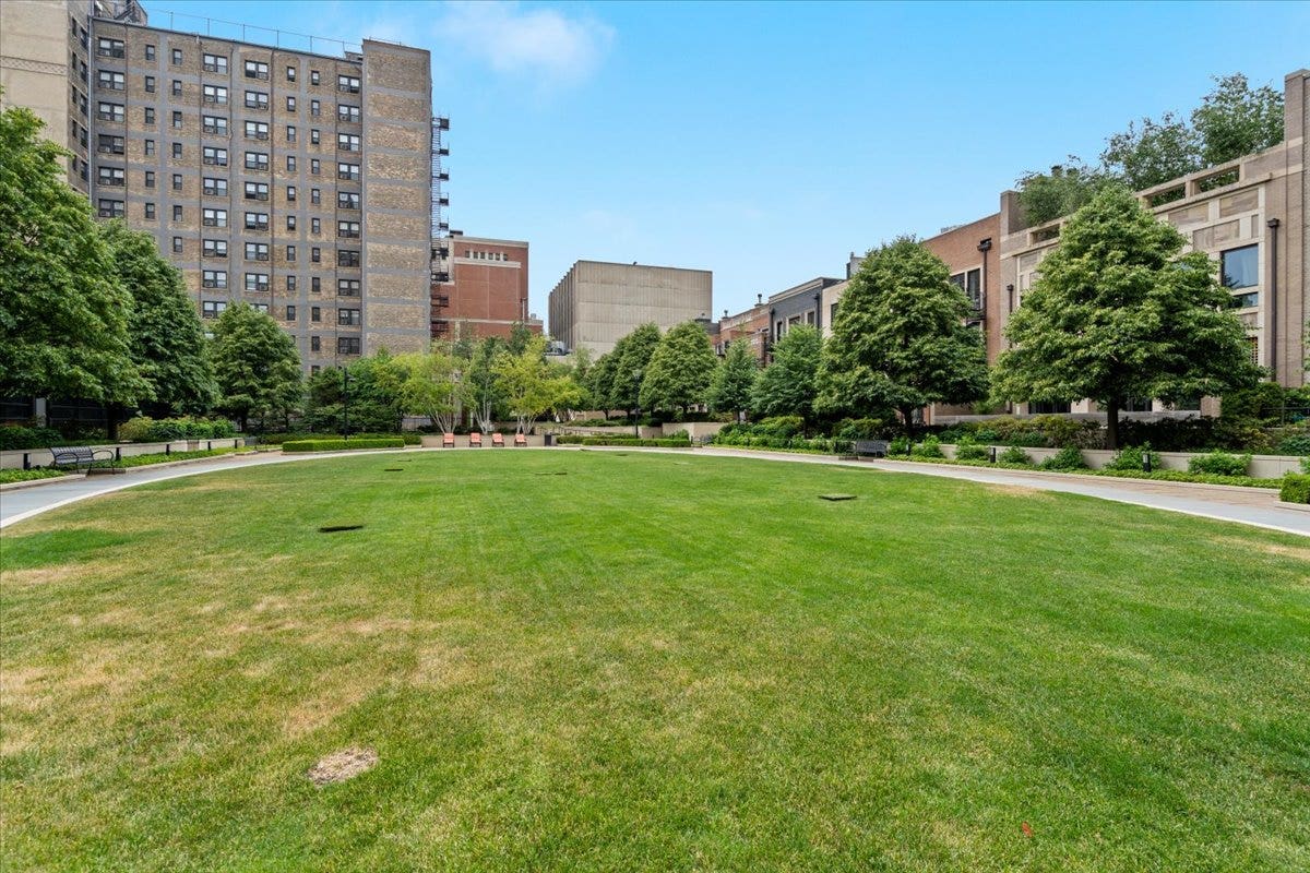 451 W Deming Place, Chicago, IL 60614