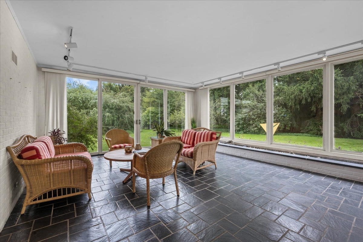 64 Locust Road, Winnetka, IL 60093 64 Locust Road, Winnetka, IL 60093