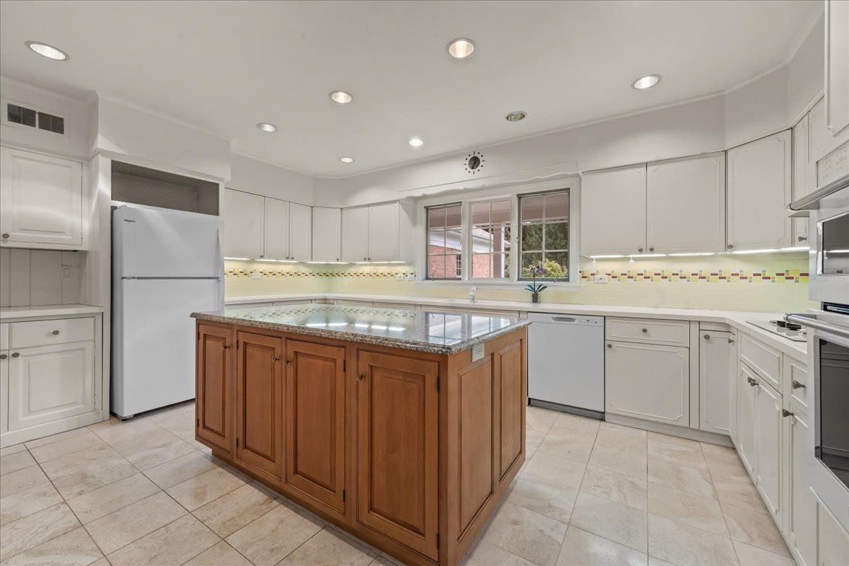 64 Locust Road, Winnetka, IL 60093 64 Locust Road, Winnetka, IL 60093