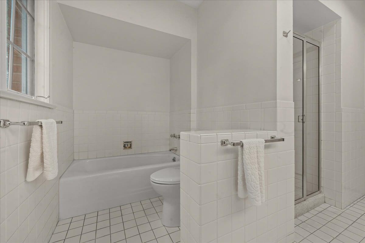 64 Locust Road, Winnetka, IL 60093 64 Locust Road, Winnetka, IL 60093