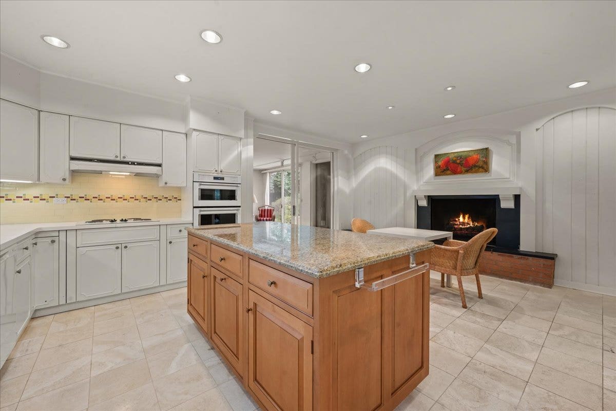 64 Locust Road, Winnetka, IL 60093 64 Locust Road, Winnetka, IL 60093