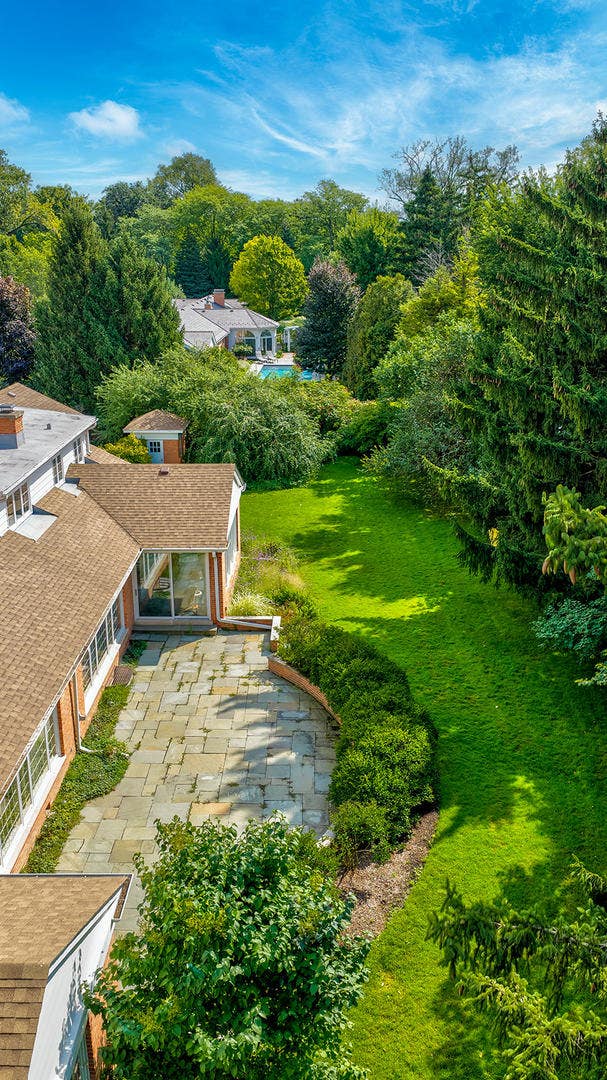 64 Locust Road, Winnetka, IL 60093 64 Locust Road, Winnetka, IL 60093