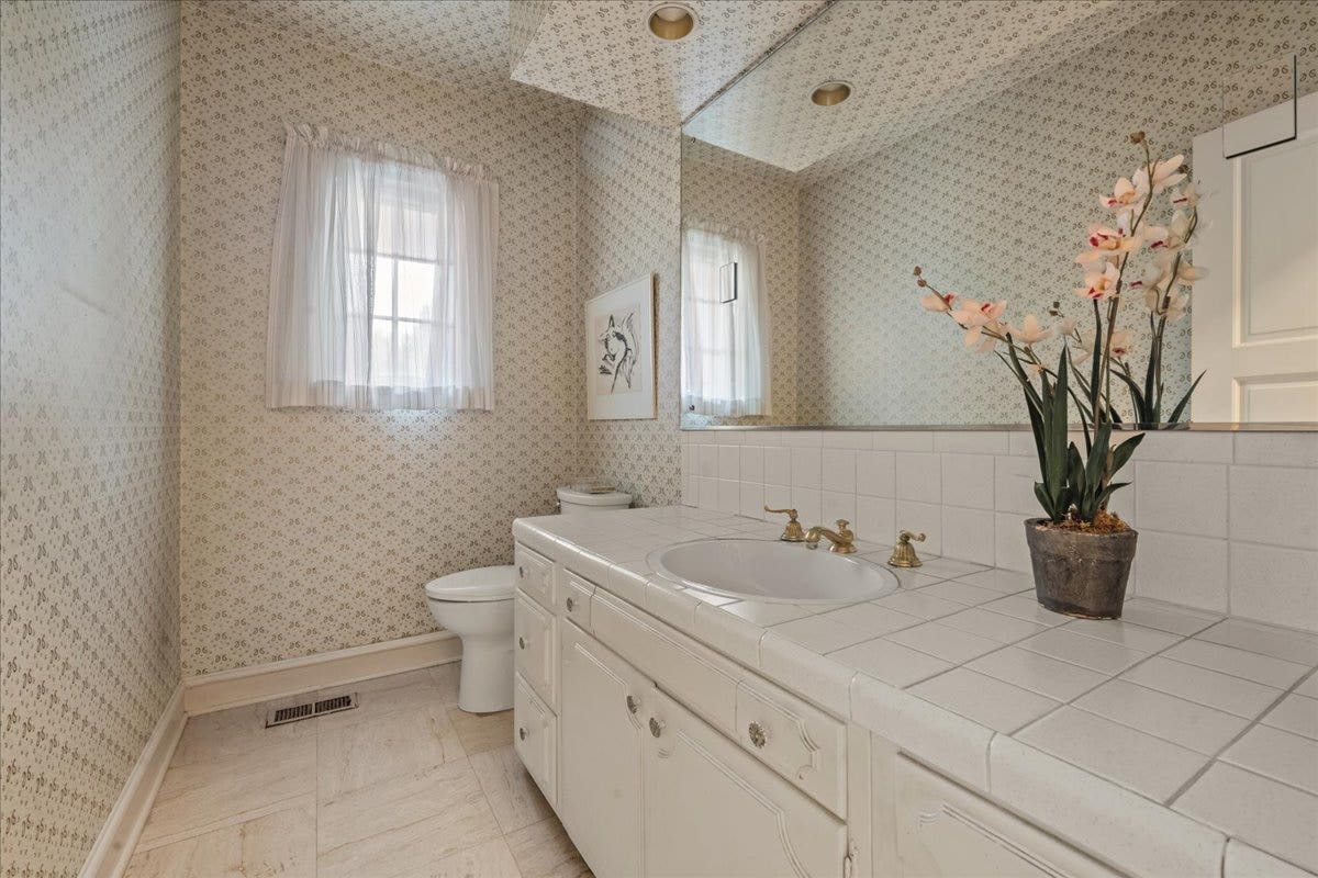 64 Locust Road, Winnetka, IL 60093 64 Locust Road, Winnetka, IL 60093