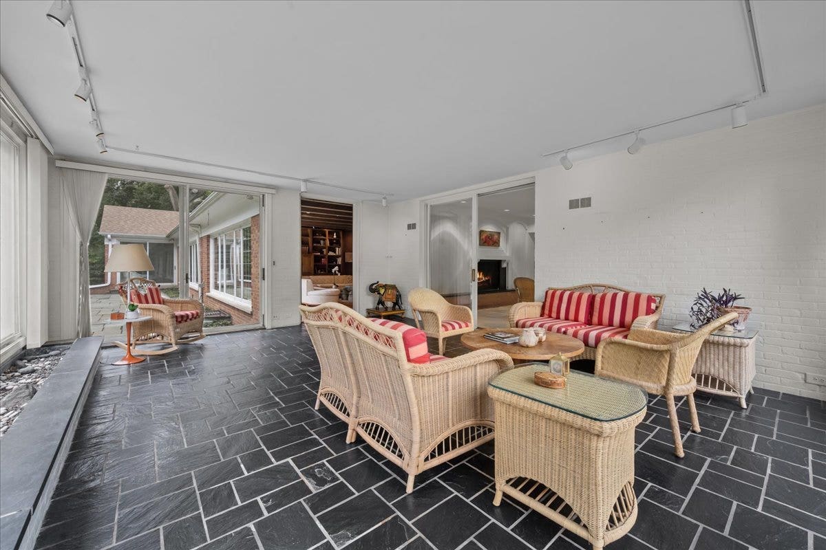 64 Locust Road, Winnetka, IL 60093 64 Locust Road, Winnetka, IL 60093