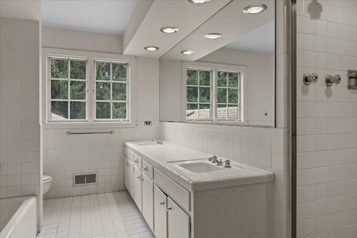 64 Locust Road, Winnetka, IL 60093 64 Locust Road, Winnetka, IL 60093