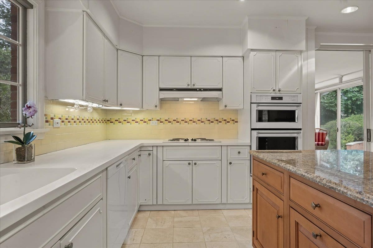 64 Locust Road, Winnetka, IL 60093 64 Locust Road, Winnetka, IL 60093