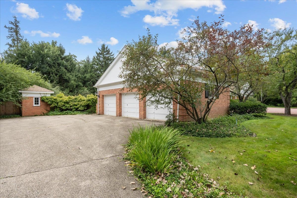 64 Locust Road, Winnetka, IL 60093 64 Locust Road, Winnetka, IL 60093