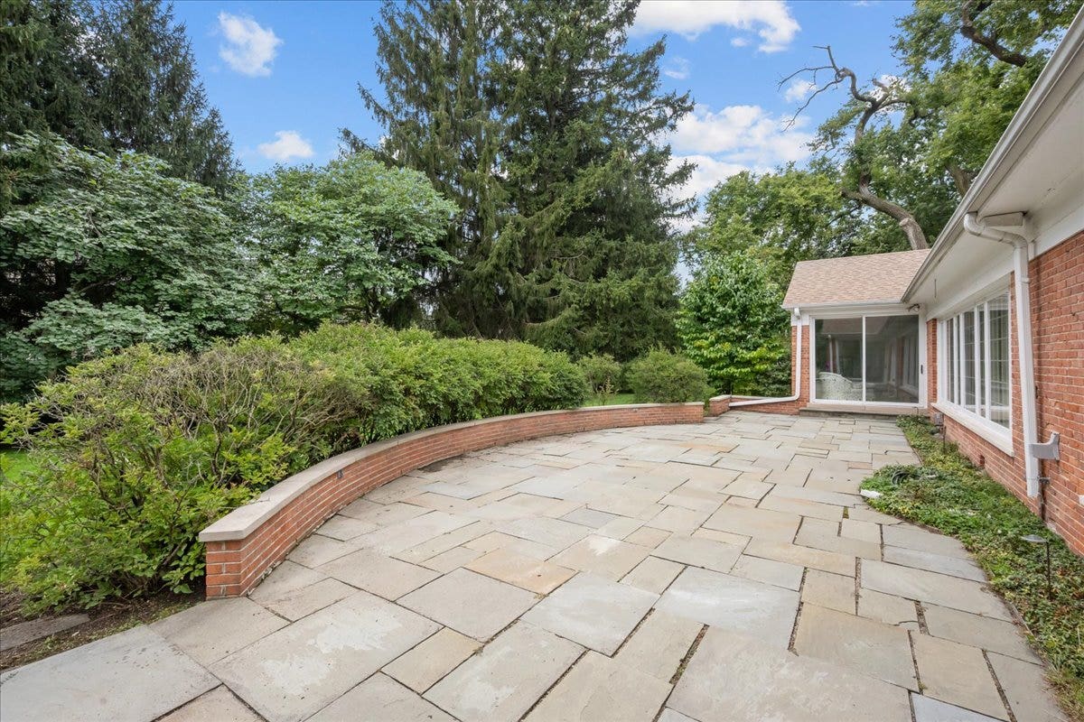 64 Locust Road, Winnetka, IL 60093 64 Locust Road, Winnetka, IL 60093