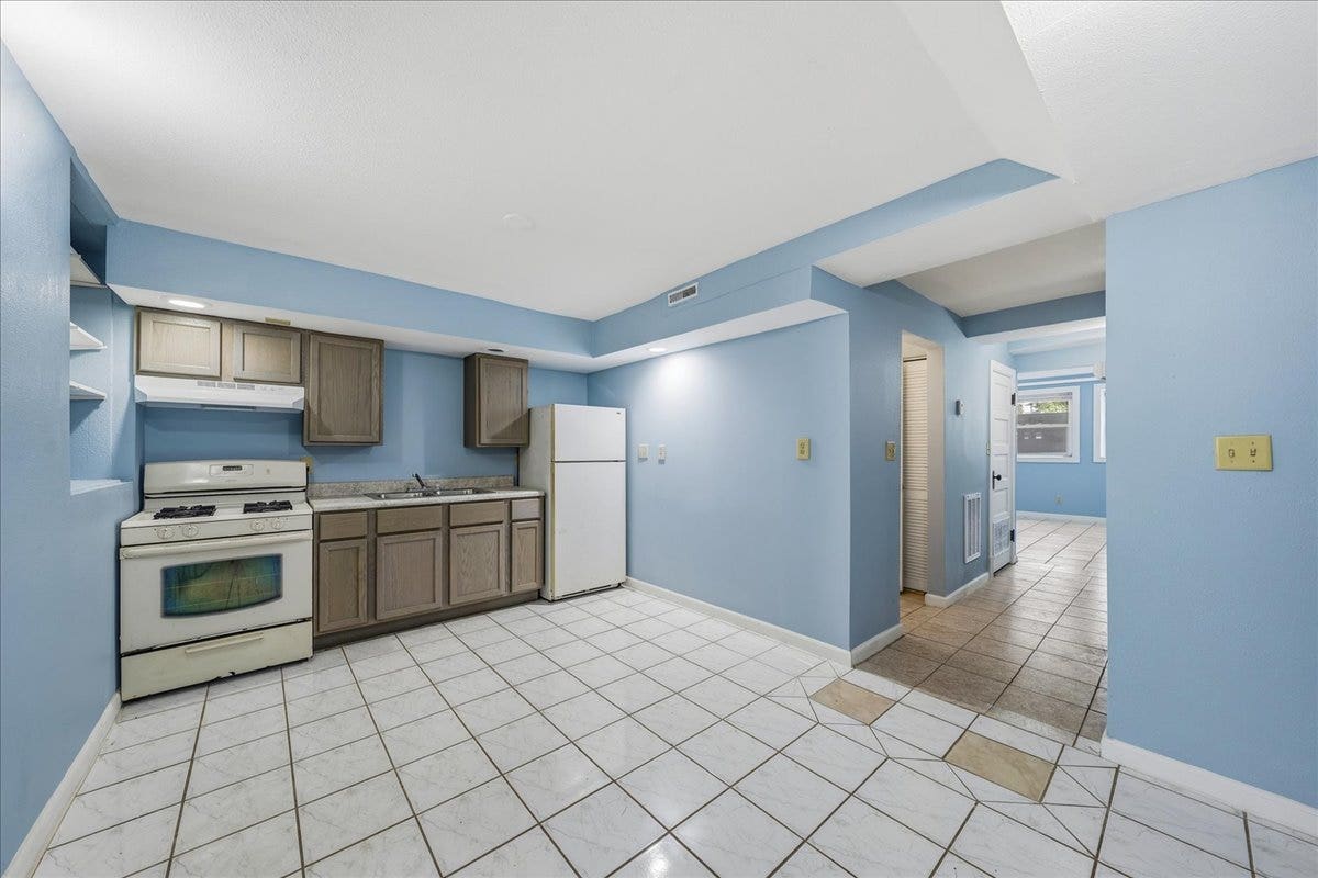 219 Youngs Avenue, Joliet, IL 60432 219 Youngs Avenue, Joliet, IL 60432