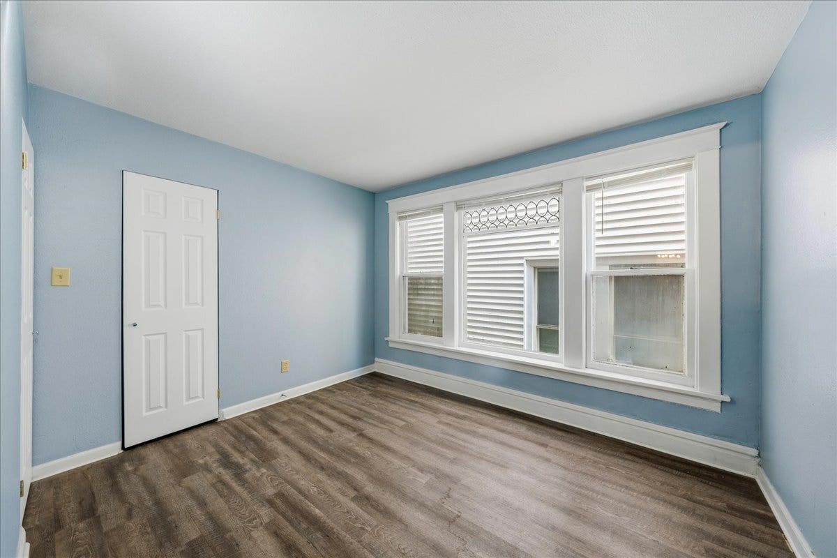 219 Youngs Avenue, Joliet, IL 60432 219 Youngs Avenue, Joliet, IL 60432