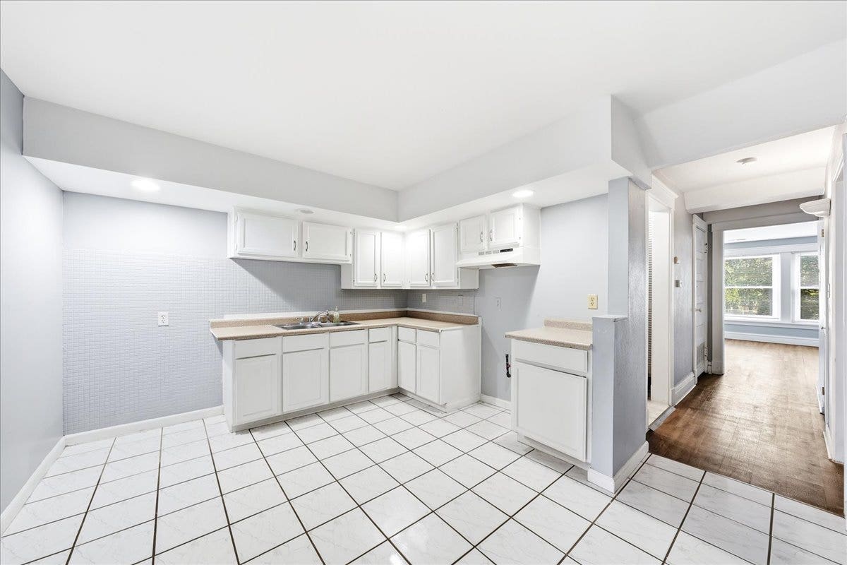 219 Youngs Avenue, Joliet, IL 60432 219 Youngs Avenue, Joliet, IL 60432