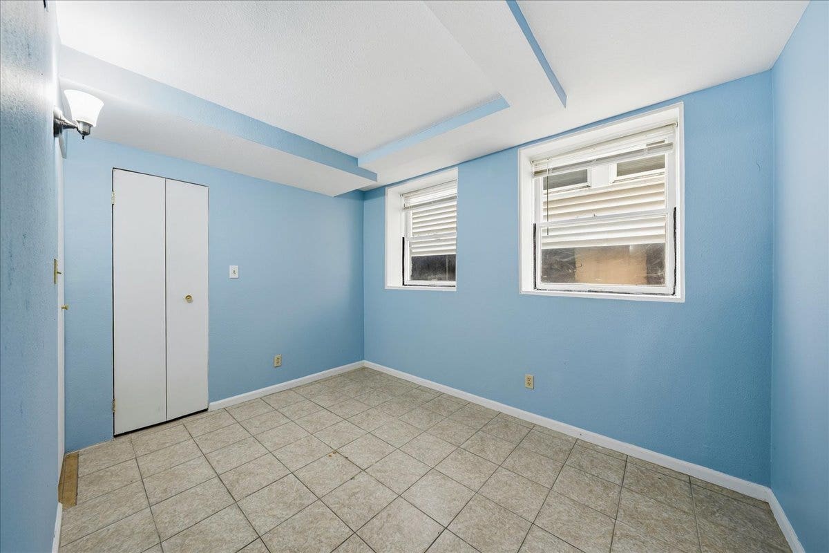 219 Youngs Avenue, Joliet, IL 60432 219 Youngs Avenue, Joliet, IL 60432