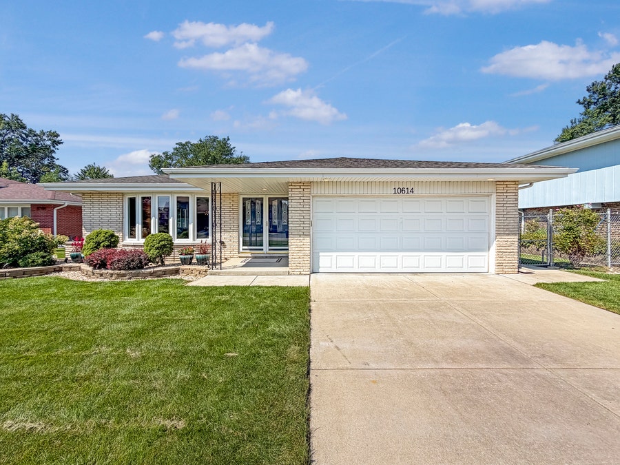 Property photo for 10614 S 84th Avenue, Palos Hills, IL