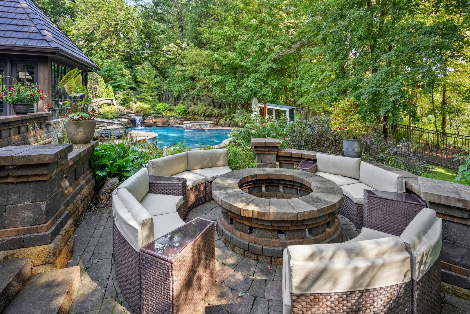 2901 Glenbriar Drive, St. Charles, IL 60174 2901 Glenbriar Drive, St. Charles, IL 60174
