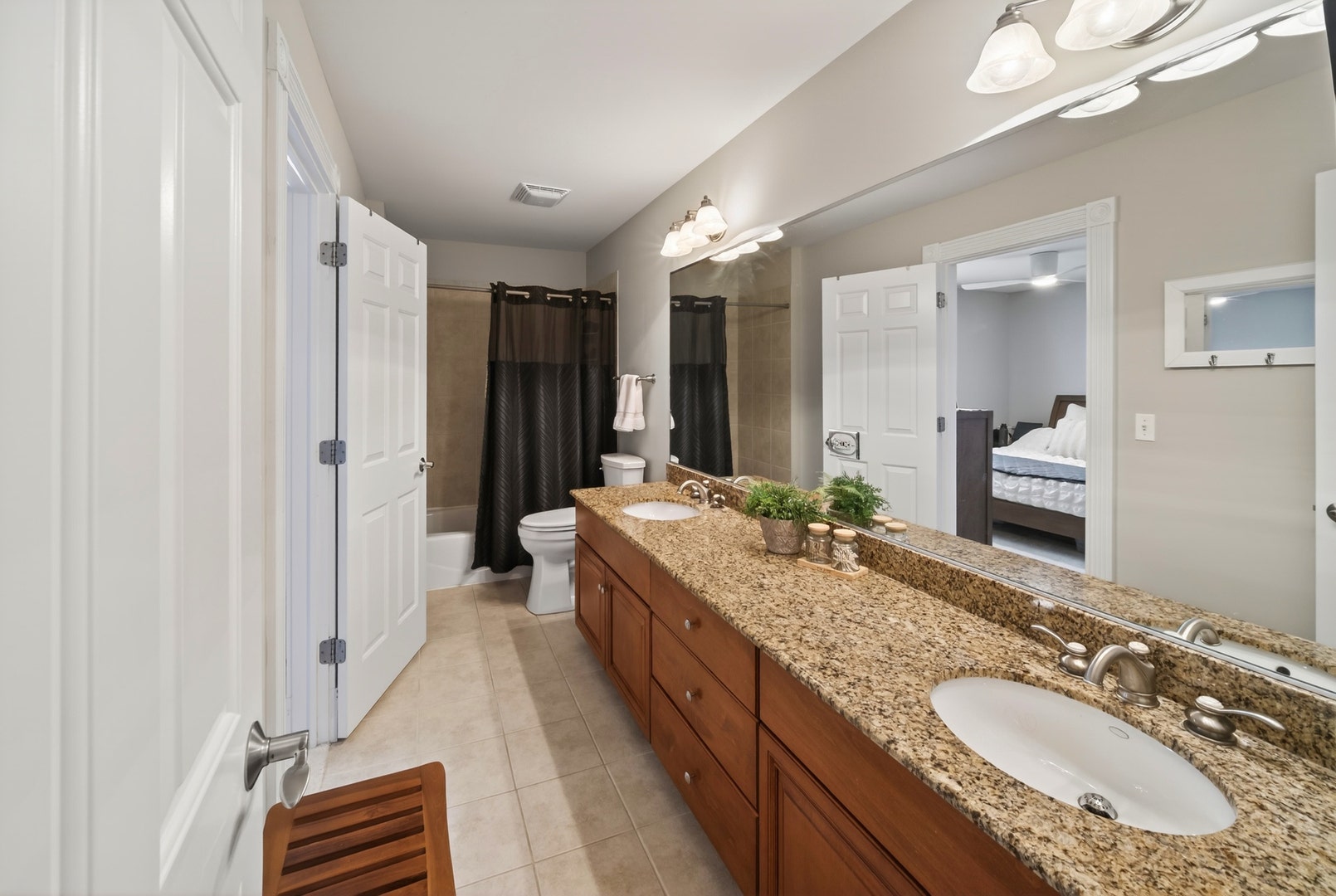 70 Forest Avenue, Naperville, IL 60540 70 Forest Avenue, Naperville, IL 60540