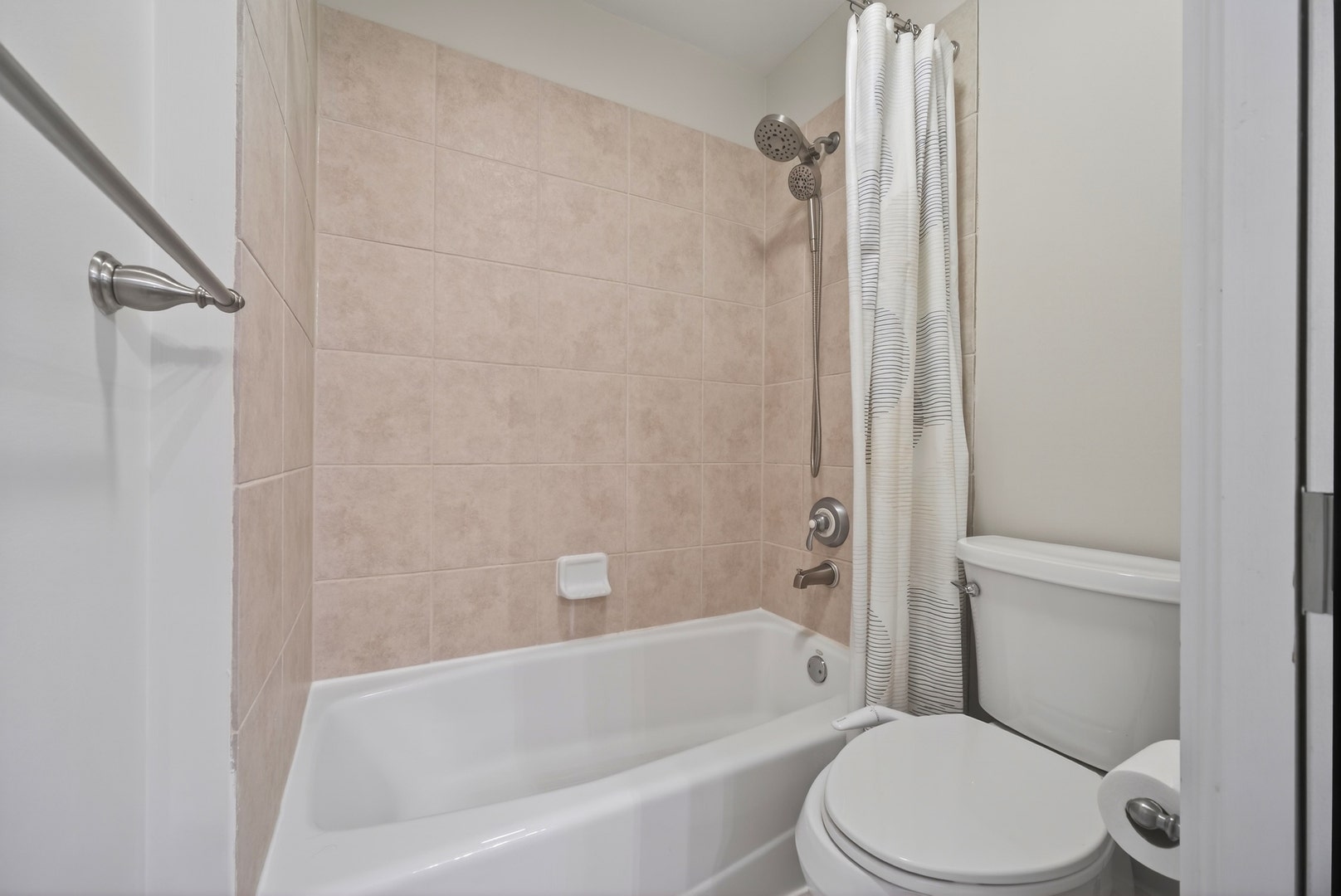 70 Forest Avenue, Naperville, IL 60540 70 Forest Avenue, Naperville, IL 60540