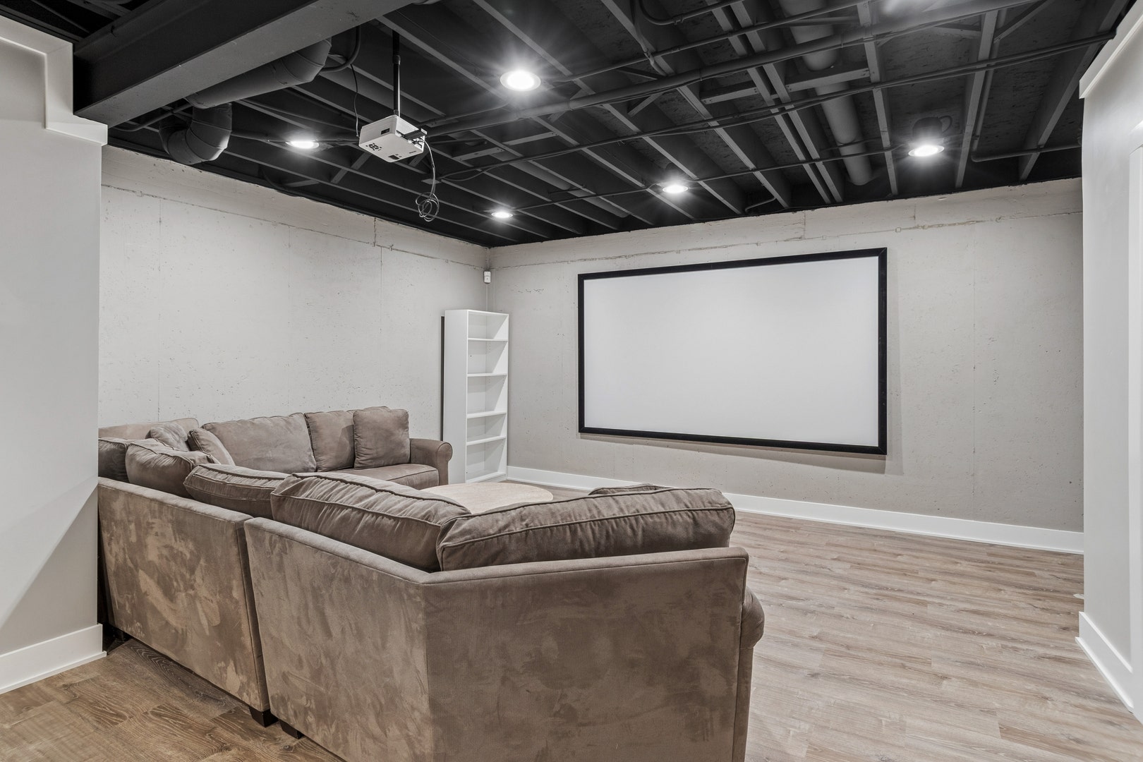 711 Jorstad Drive, North Aurora, IL 60542 Sectional, movie screen and projector stays!
