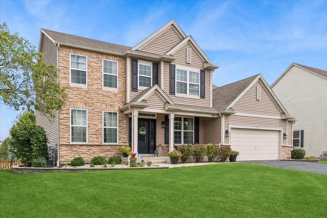 711 Jorstad Drive, North Aurora, IL 60542 Welcome to 711 Jorstad Dr. in North Aurora! 2-1/2