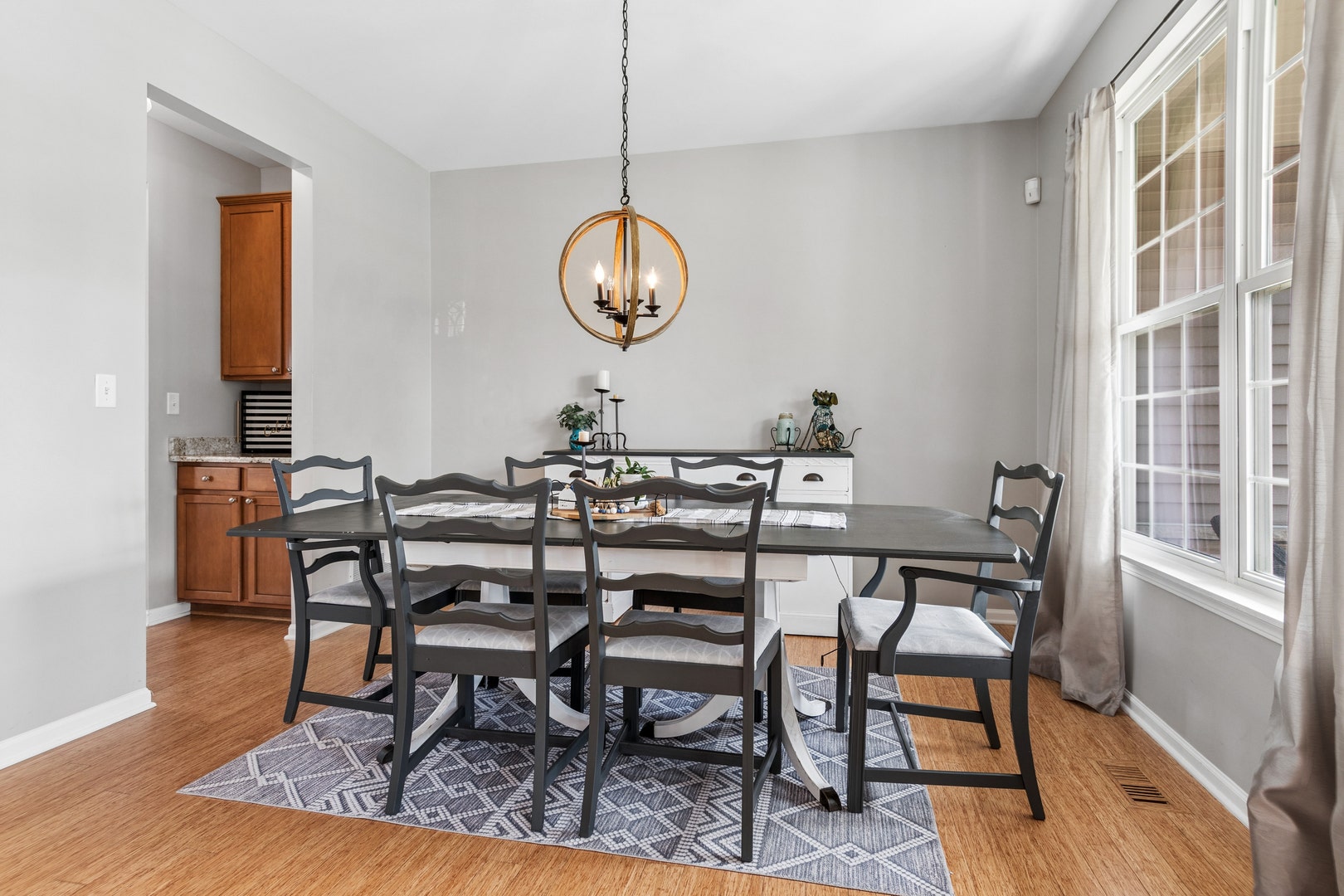 711 Jorstad Drive, North Aurora, IL 60542 Beautiful Bamboo wood laminate flooring throughout