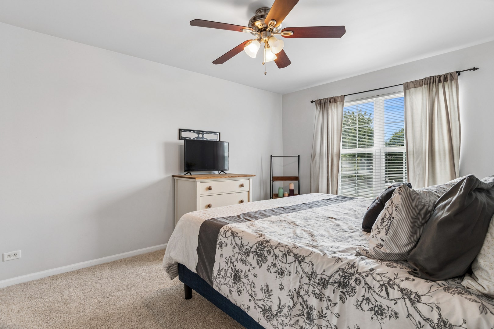 711 Jorstad Drive, North Aurora, IL 60542 711 Jorstad Drive, North Aurora, IL 60542