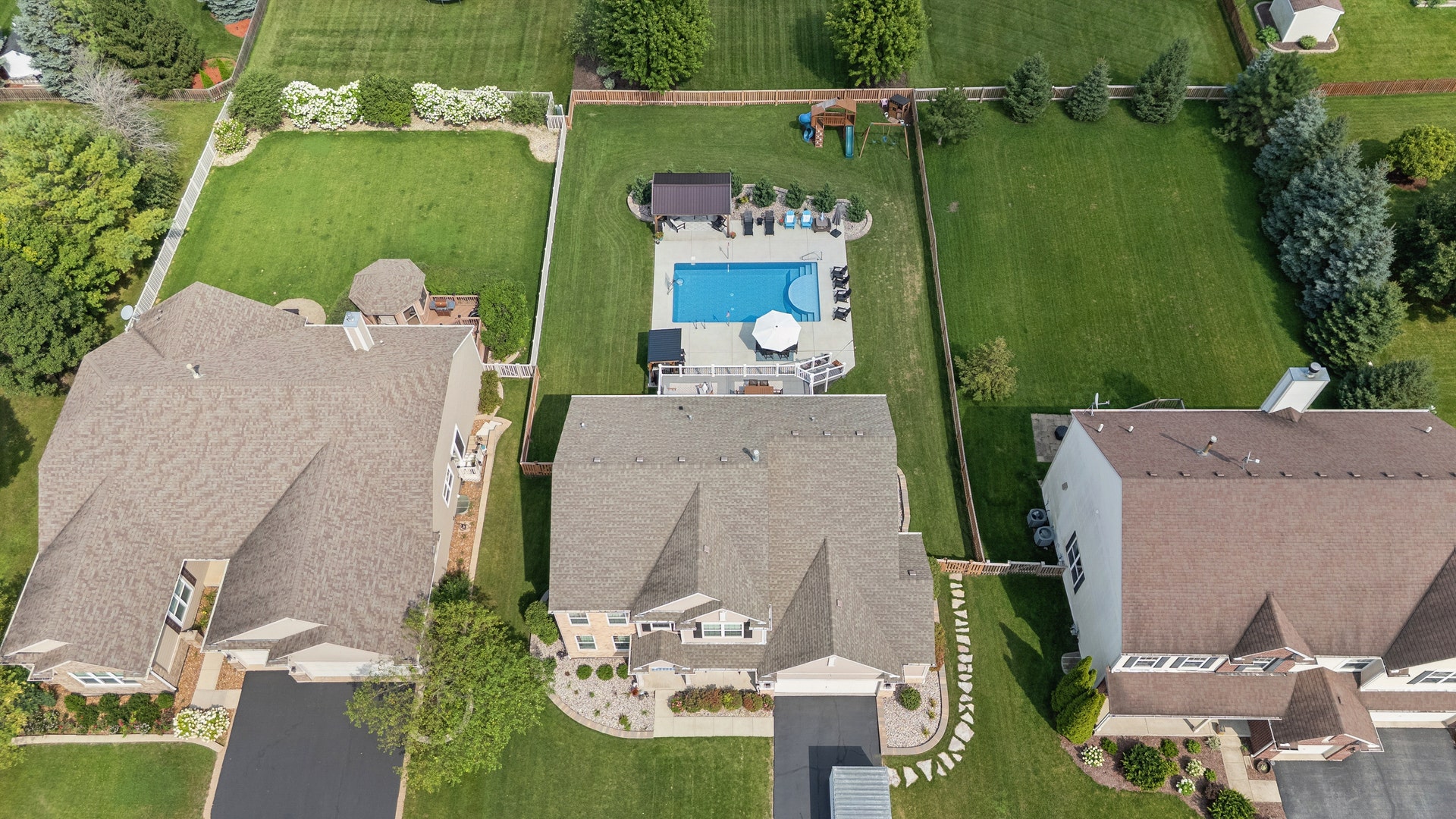 711 Jorstad Drive, North Aurora, IL 60542 Everything you need to enjoy staying home!