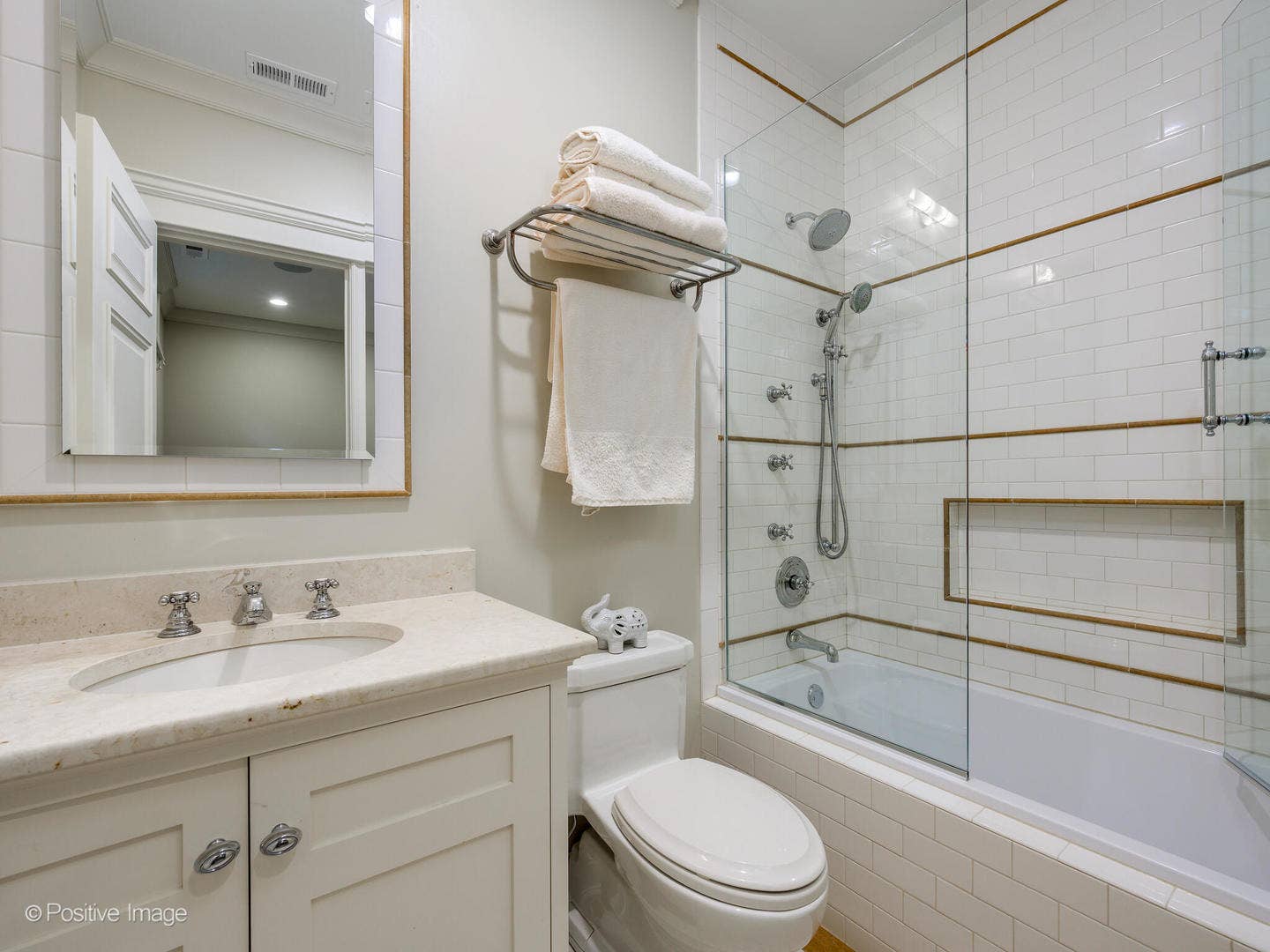 3024 N Lake Shore Drive, Chicago, IL 60657 3024 N Lake Shore Drive, Chicago, IL 60657
