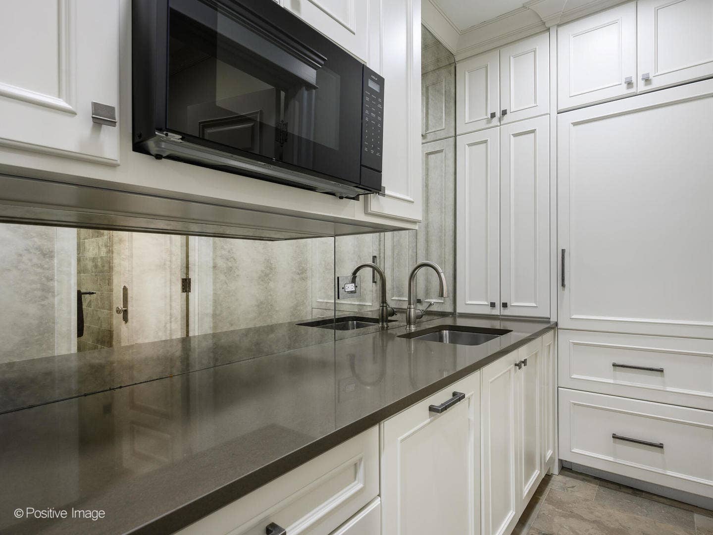 3024 N Lake Shore Drive, Chicago, IL 60657 3024 N Lake Shore Drive, Chicago, IL 60657