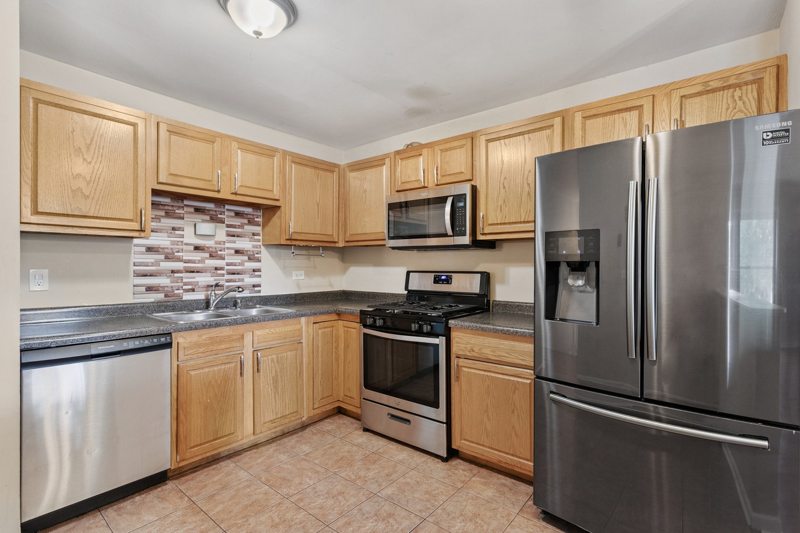 285 Navajo Drive, Bolingbrook, IL 60440 285 Navajo Drive, Bolingbrook, IL 60440