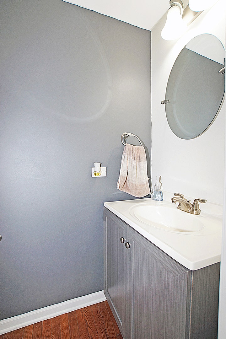 1st Floor 1/2 Bathroom