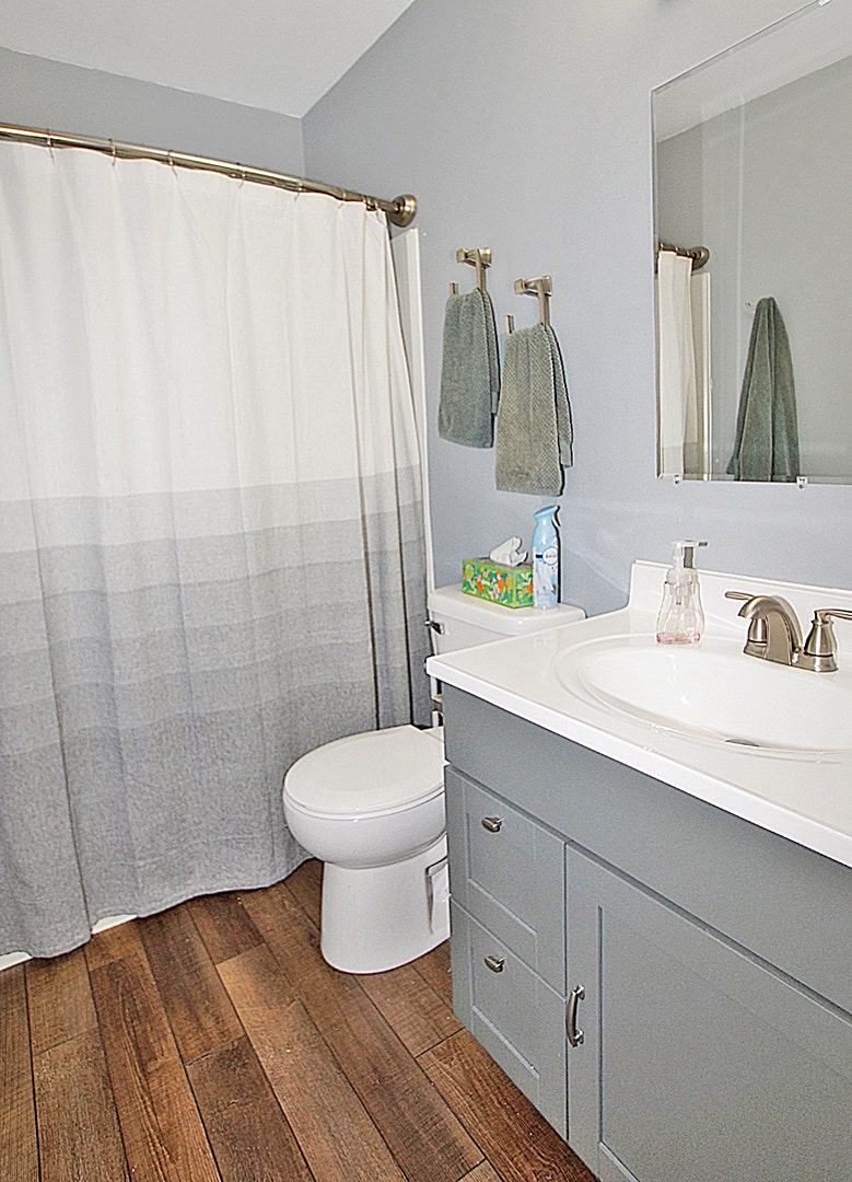 2nd Floor Guest Bathroom