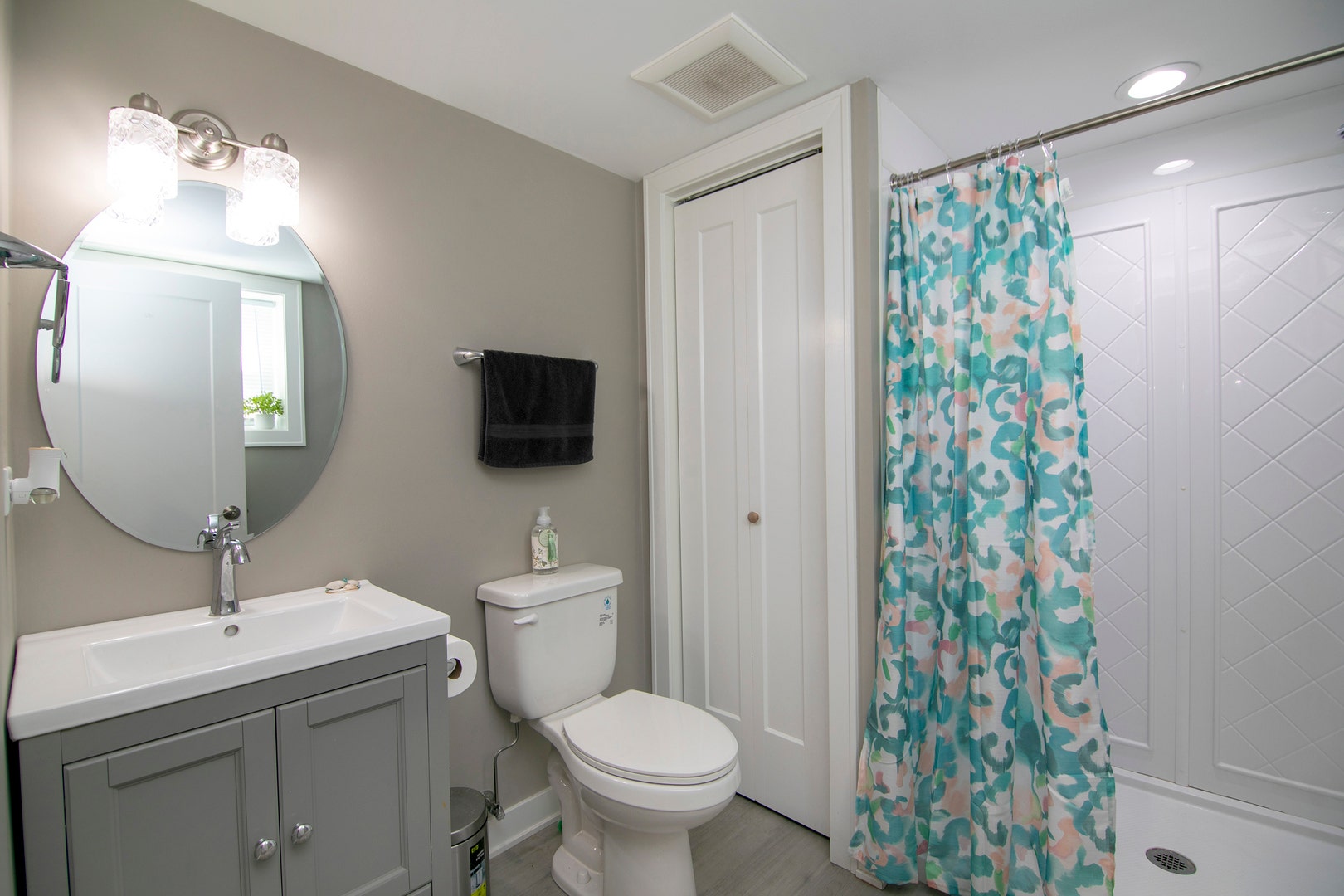7416 S Octavia Avenue, Bridgeview, IL 60455 7416 S Octavia Avenue, Bridgeview, IL 60455