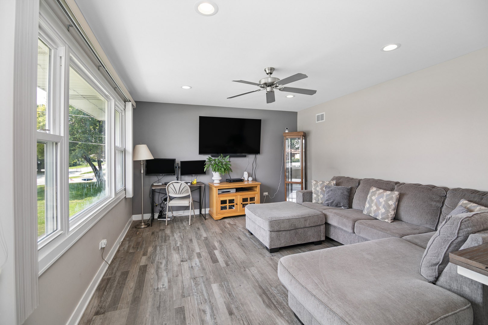 7416 S Octavia Avenue, Bridgeview, IL 60455 7416 S Octavia Avenue, Bridgeview, IL 60455