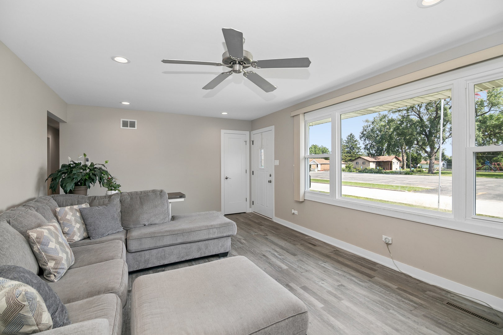 7416 S Octavia Avenue, Bridgeview, IL 60455 7416 S Octavia Avenue, Bridgeview, IL 60455